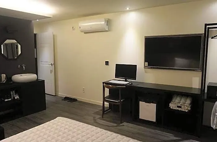 Hotel Mu